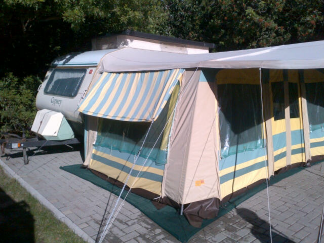 Caravette_buite_met_tent_van_voor