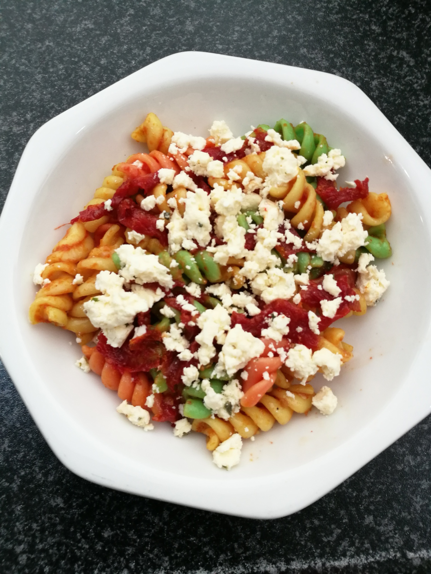 Curry_noodle_salad_with_sundried_toamatoes_and_feta Curry_noodle_salad_with_sundried_toamatoes_and_feta