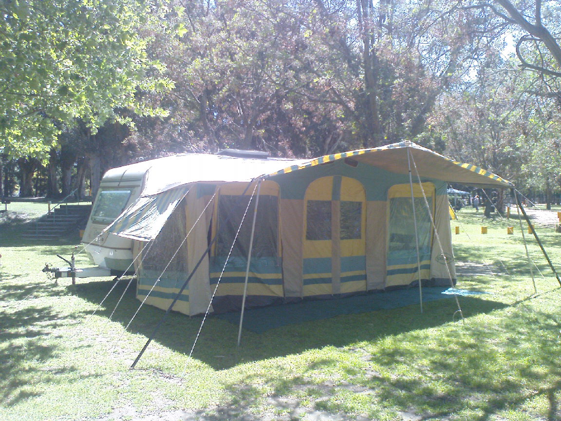 Gypsey_tent_van_voor