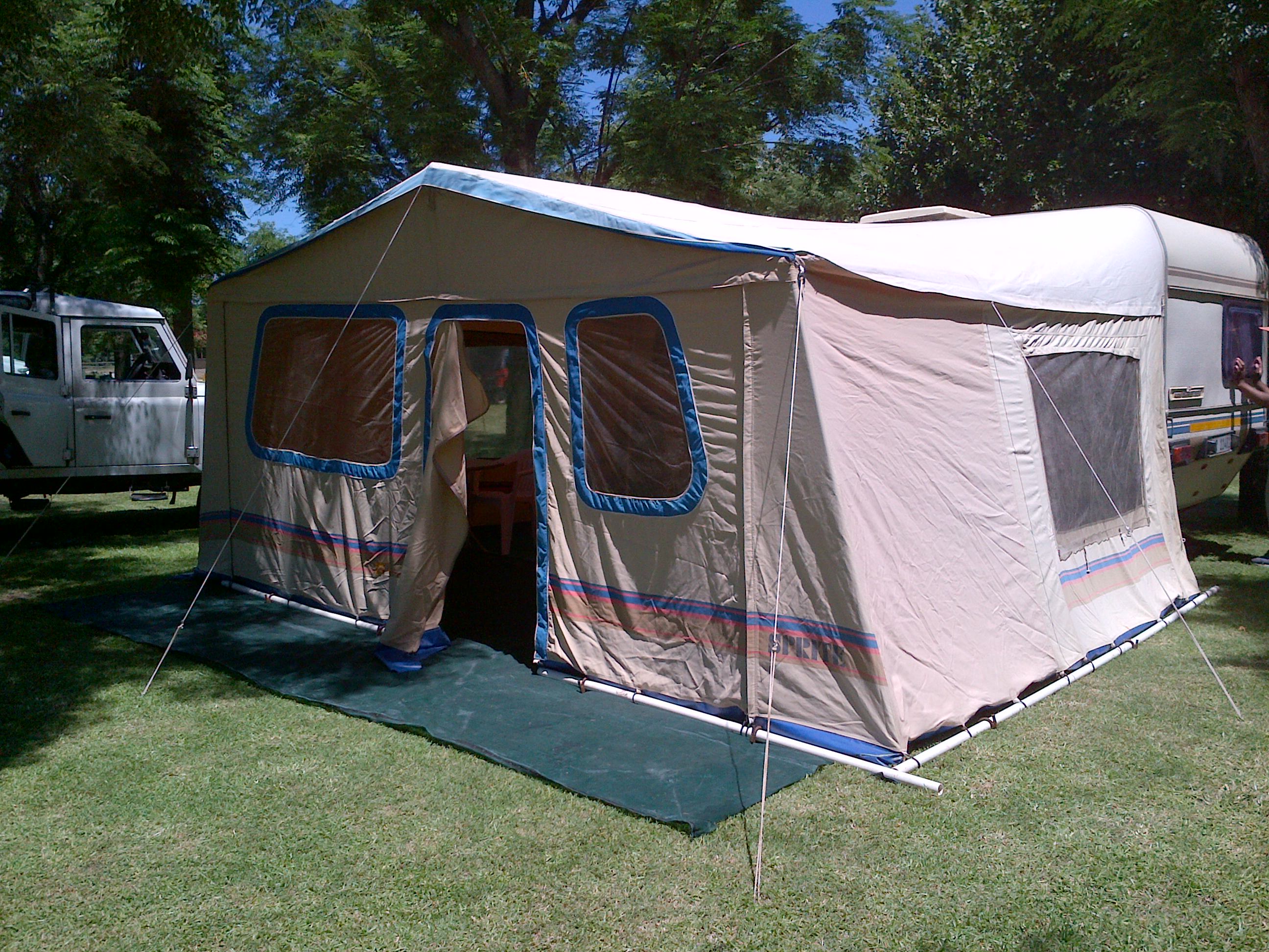SPRITE_Muskateer_6bed_tent_buite_van_deur
